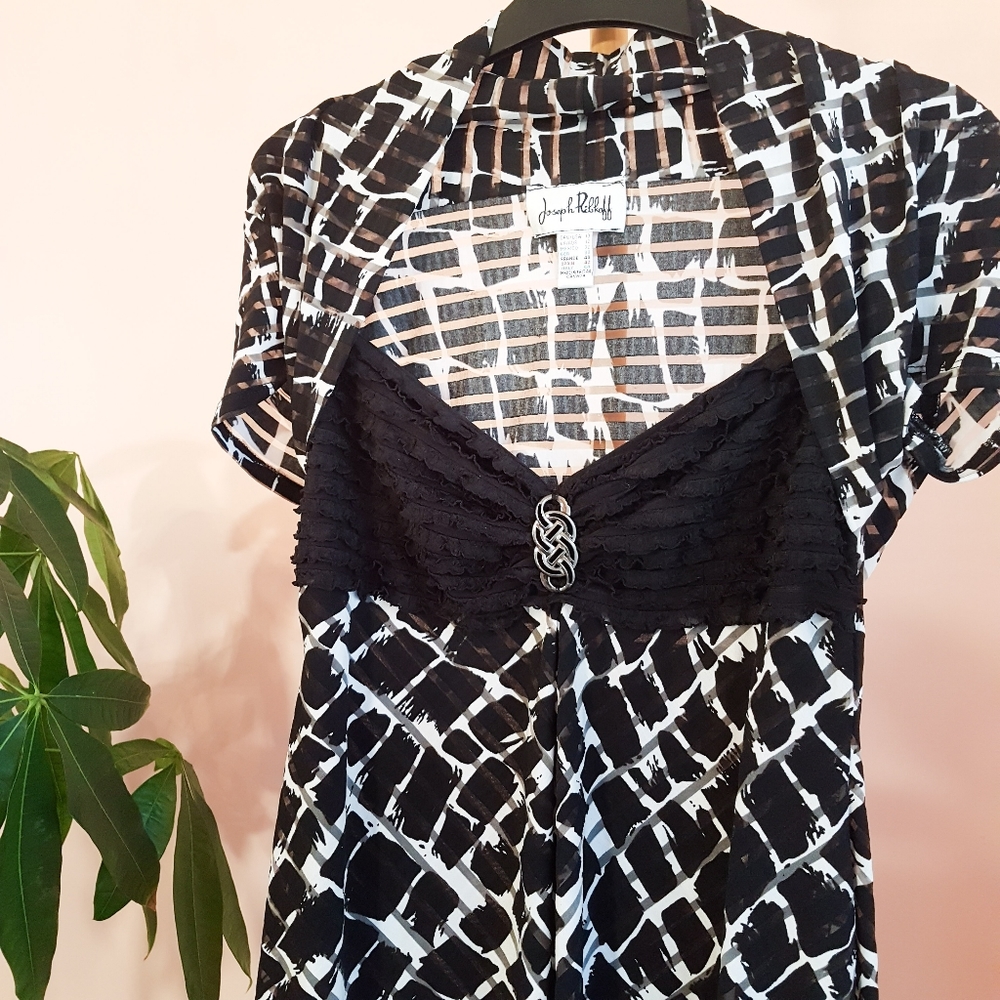 Joseph ribkoff blouse, flattering cut! - Picture 3 of 8